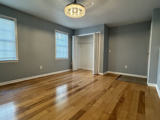 Building Photo - 3 BD/2 BA - Two Story Home in Mid-town Wil...