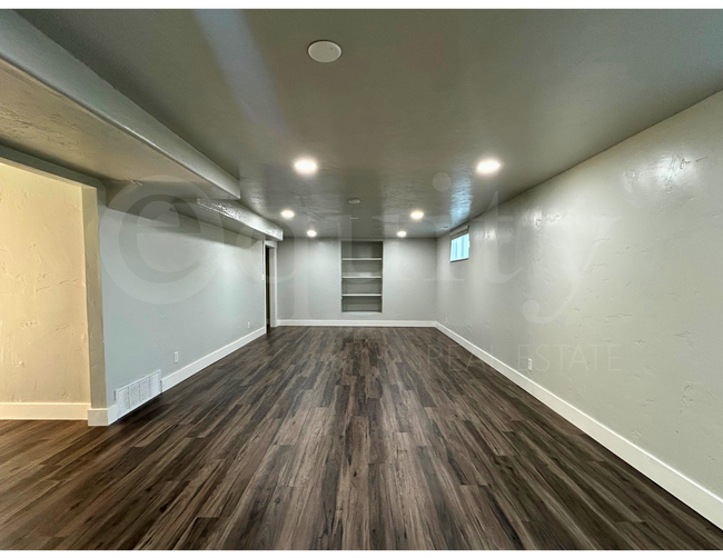 Building Photo - 555 S 330 E