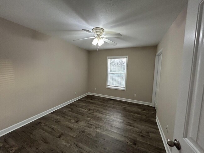 Building Photo - 146 Harp Ave