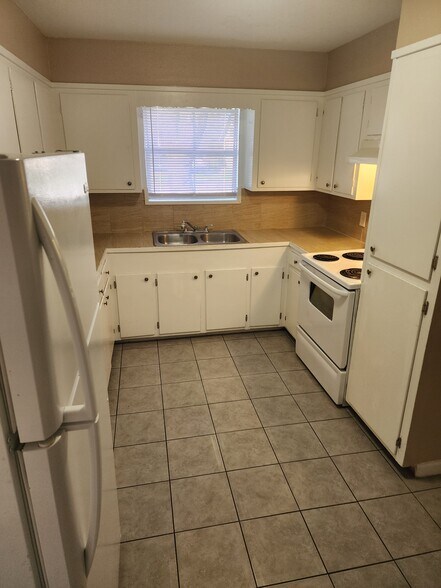 Building Photo - 4665 Hartel
