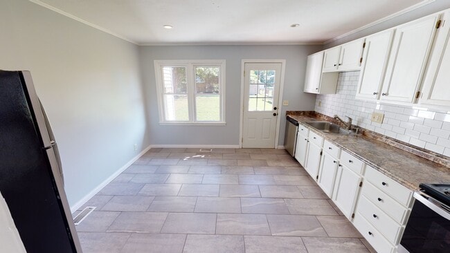 Building Photo - 3815 W 42nd St