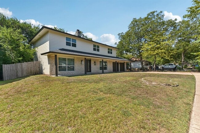 Building Photo - 2011 Malvern Hill Dr