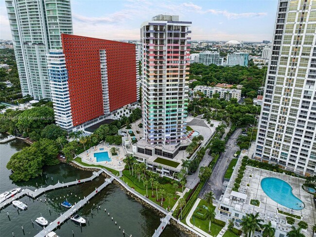 Building Photo - 1581 Brickell Ave