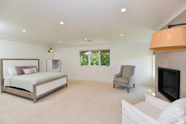 Building Photo - 800 Zinfandel Ln