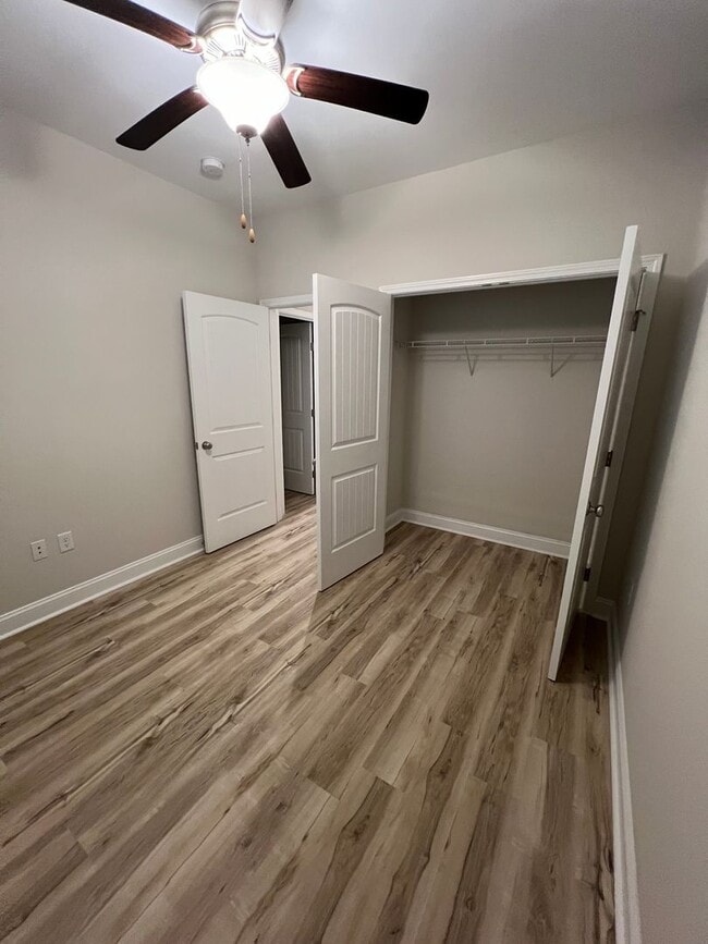 Building Photo - 3 Bed 2 Bath Home with Porches and Huge Ba...