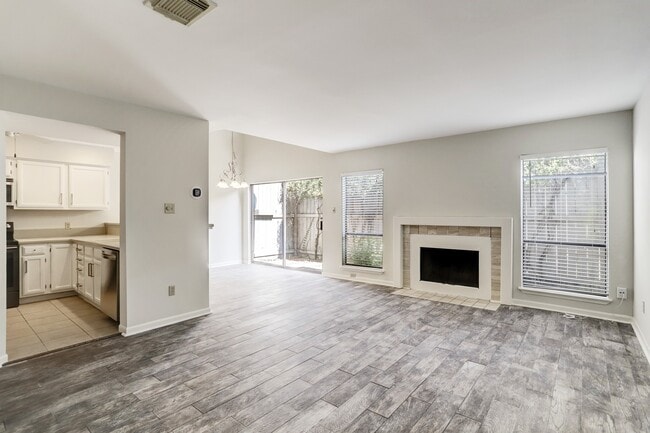 Building Photo - 2023 Converse St