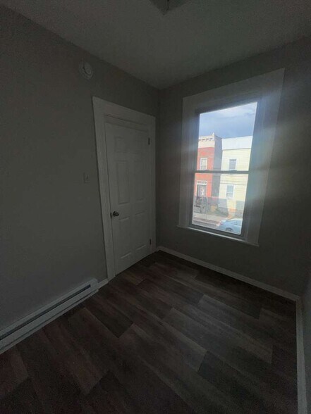 Building Photo - 427 1st St