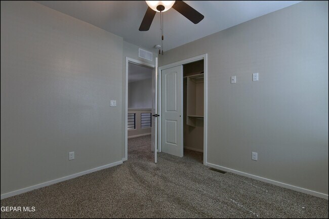 Building Photo - 516 Logwood Ave