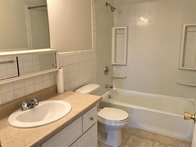 Building Photo - 99 Powers St