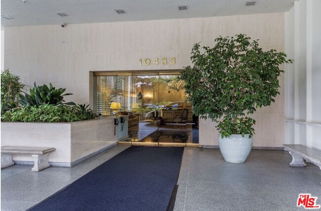 Building Photo - 10433 Wilshire Blvd