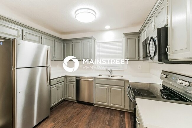Building Photo - 4 Bedroom Pet-Friendly Home in BLUE SPRINGS, MO with Main Street Renewal