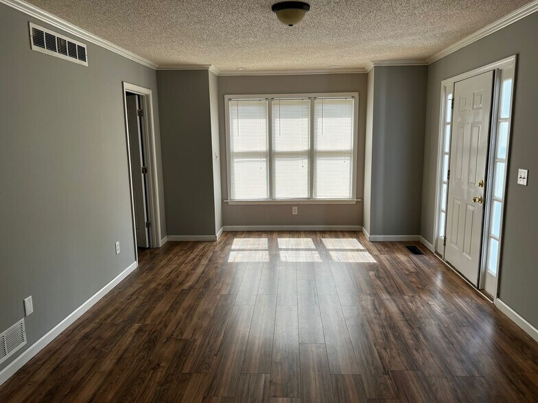 Building Photo - 109 Cypress Dr
