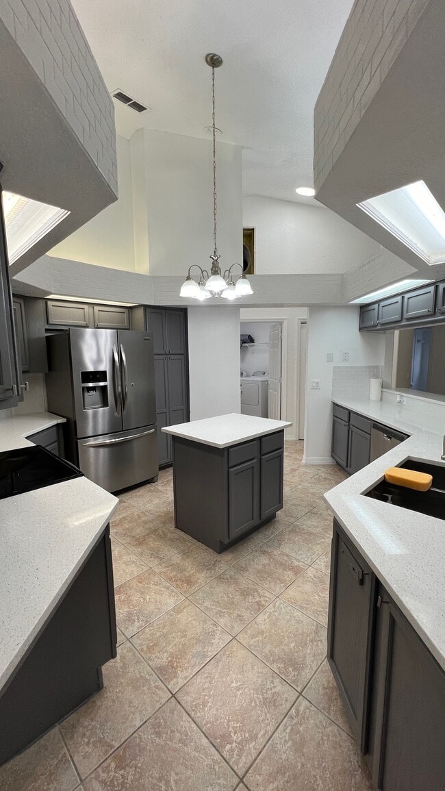 Building Photo - 9946 SE 64th Ave