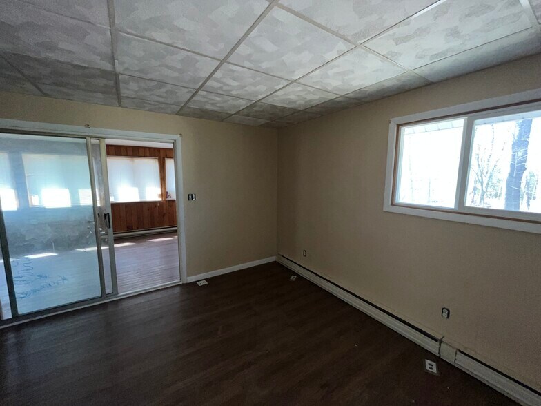 Main bedroom - 1010 Eisenhower Way