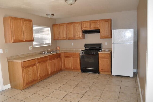 Building Photo - 401 Calaveras Ct