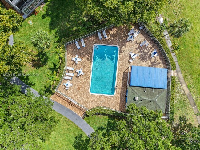 Building Photo - 9091 Lime Bay Blvd