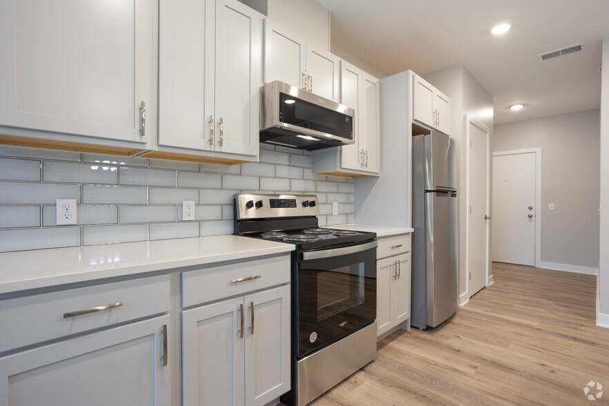 1BR, 1BA - 688SF - Kitchen - Oakbrook Apartments