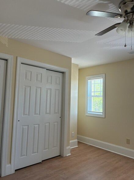 Building Photo - Room in Townhome on Windermere Dr