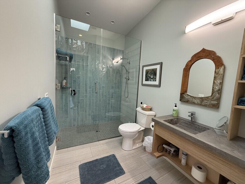 Building Photo - 105 Rojo Dr