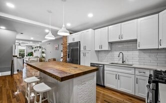 Kitchen - 106 E Clement St