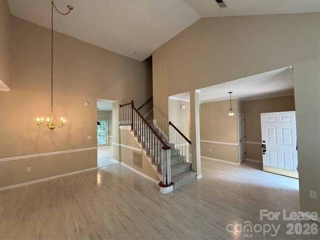 Building Photo - 9423 Fairmead Dr