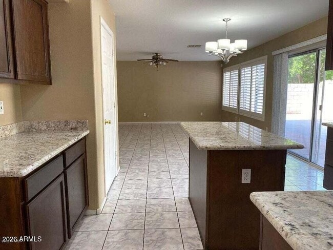 Building Photo - 5368 W Topeka Dr