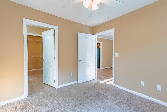 Building Photo - 12591 Drift Bay Cove