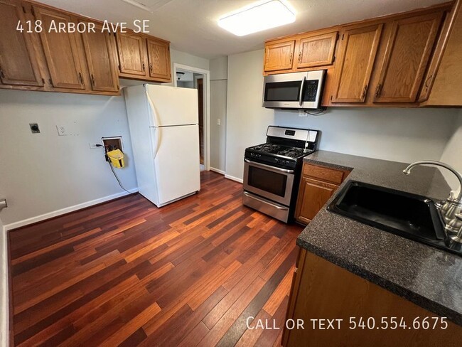 Building Photo - 418 Arbor Ave SE