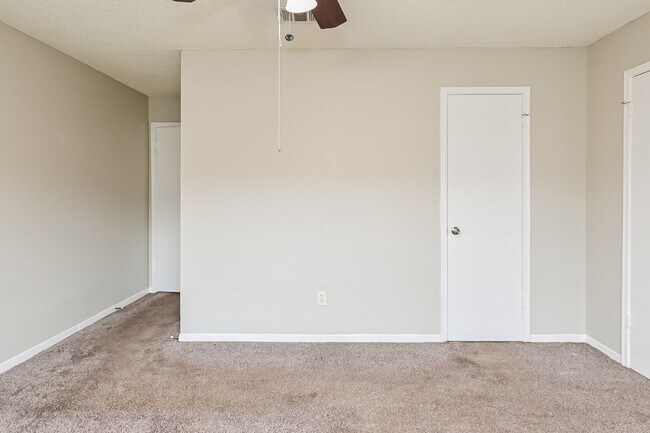 Building Photo - 4927 Kilkenny Dr