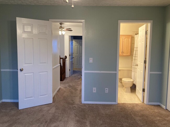 Building Photo - 3 Bedroom, 2.5 Bath Townhouse off Johns Ro...
