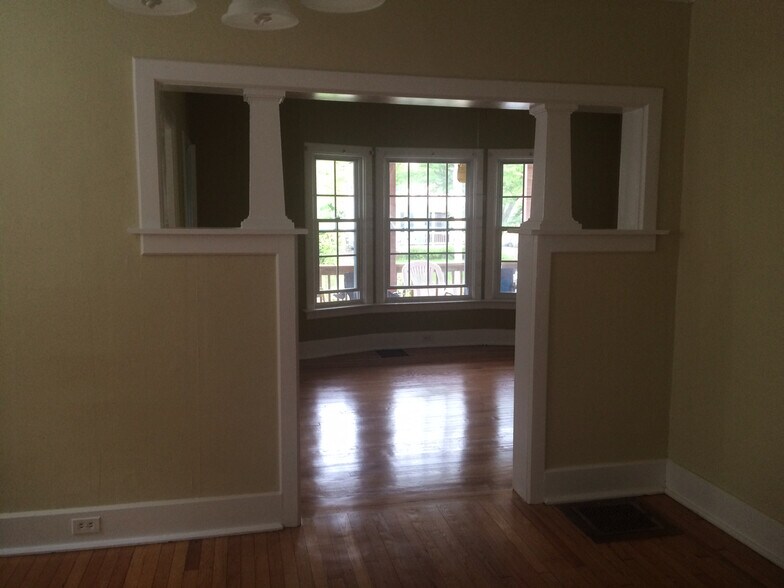 Building Photo - 940 Westcott St