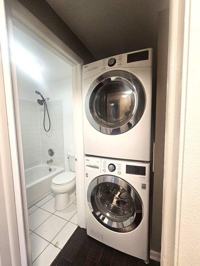 Building Photo - 841 Oxford Pl