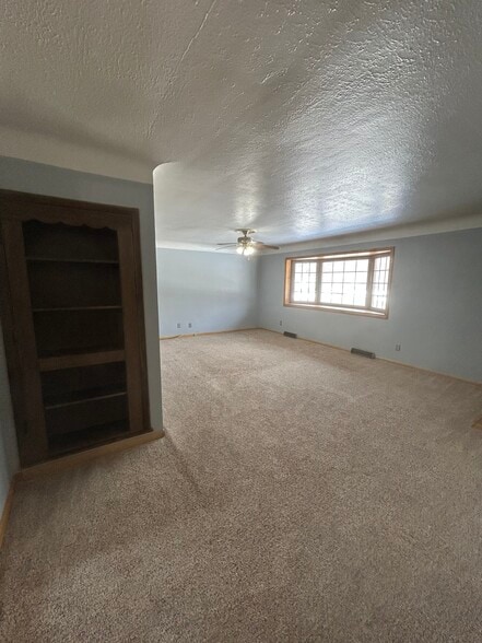 Building Photo - 25921 Yeoman Dr