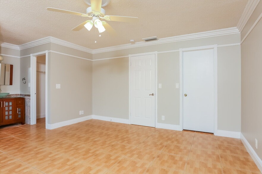 Building Photo - 11235 NW 43rd Pl