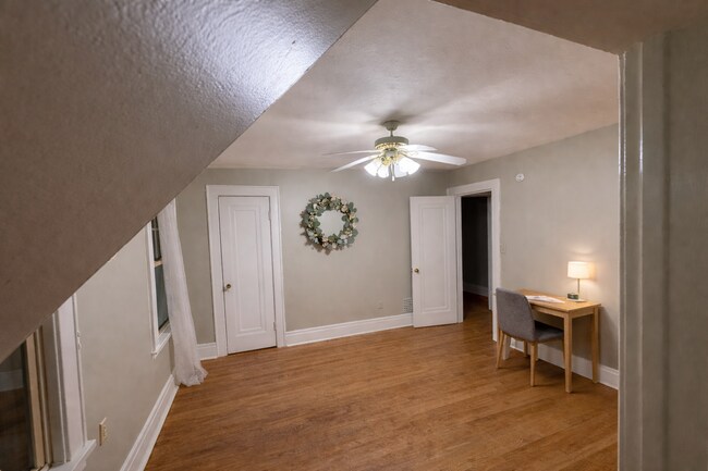 Building Photo - 721 Salt Springs Rd