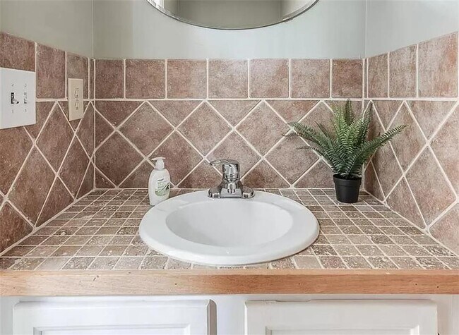 Building Photo - 1565 Springleaf Ct SE