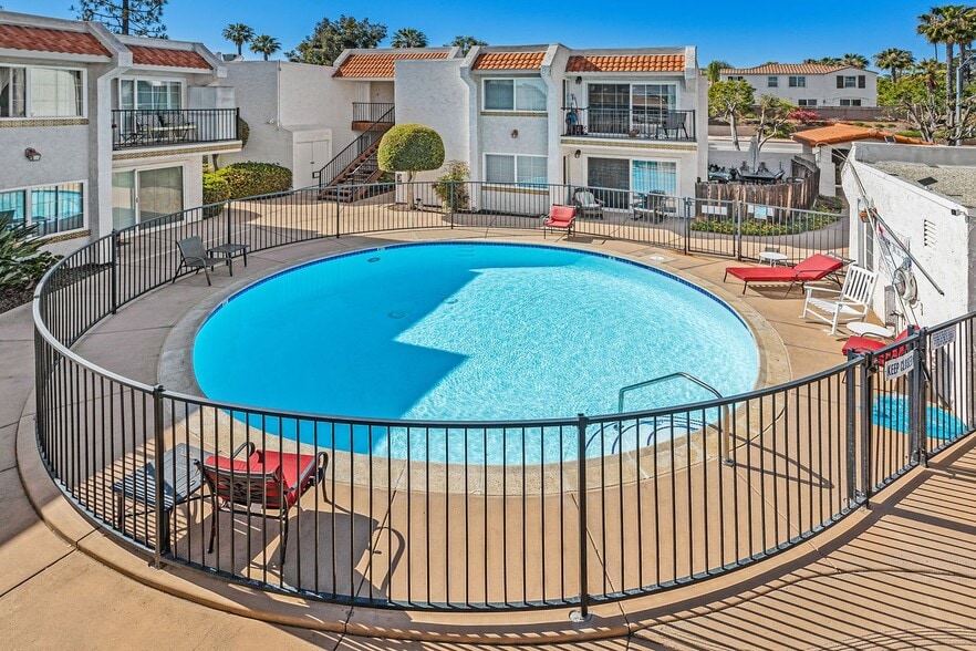 Building Photo - 1499 Broadway