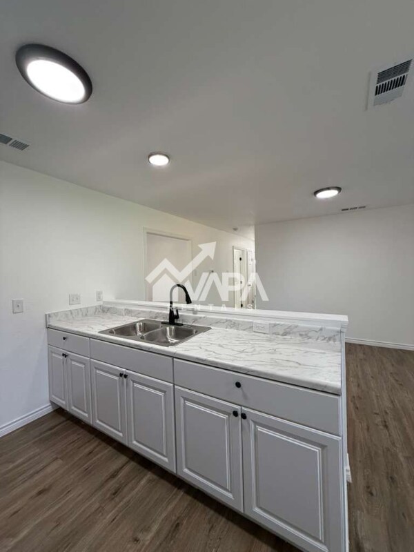 Building Photo - 4422 Desert View Dr