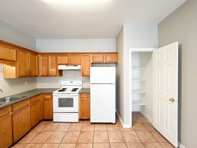 Building Photo - 3207 Raven Dr