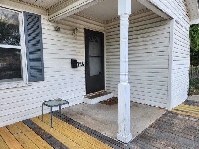 Building Photo - 724 Wheless Ave