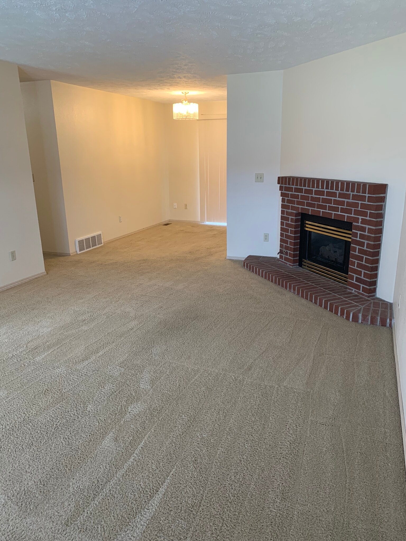 Building Photo - 3418 E 57th Ave