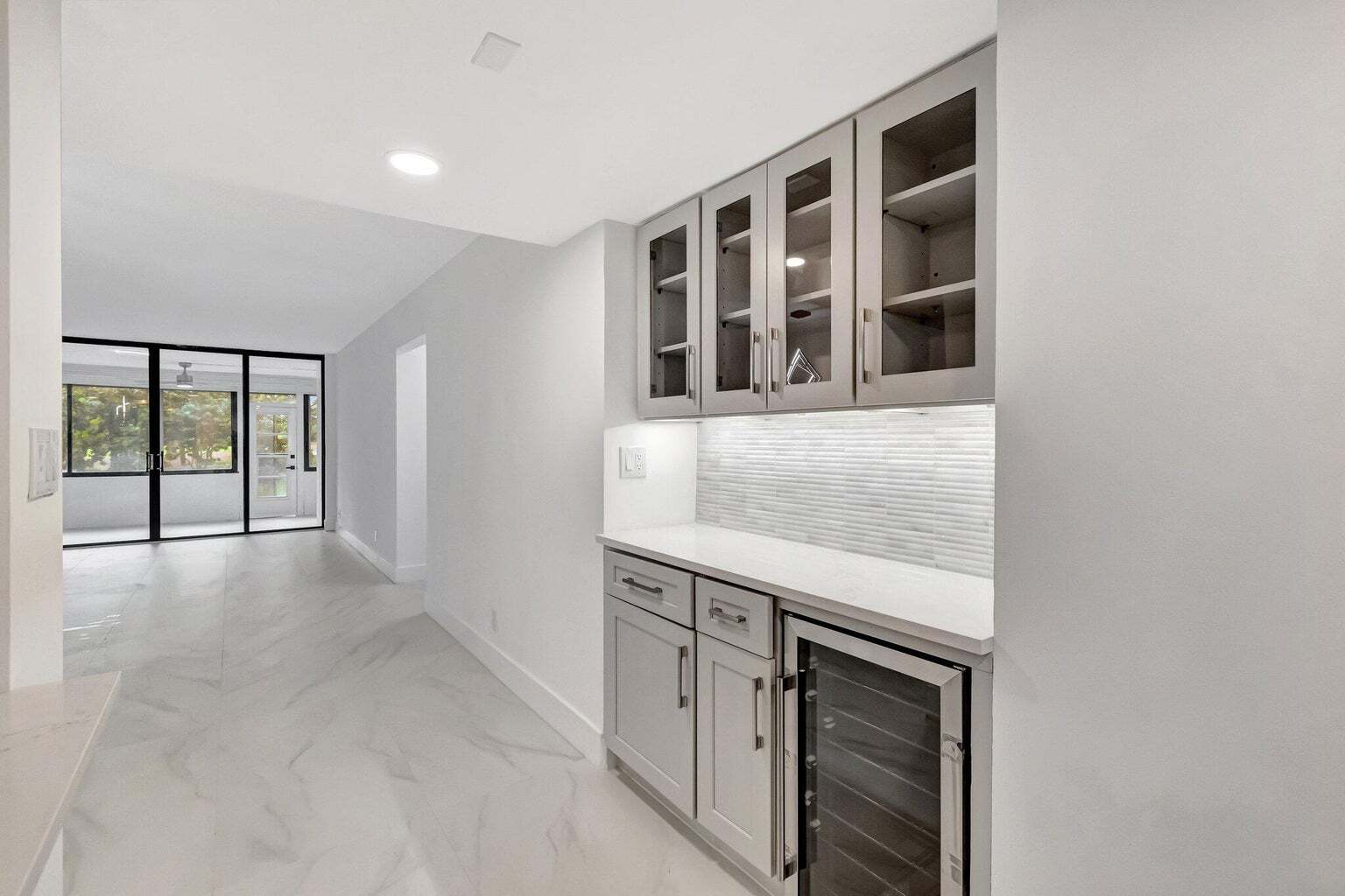 Building Photo - 6420 Boca del Mar Dr