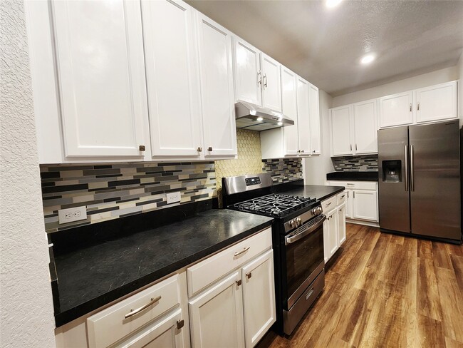 Building Photo - 2606 Oakwood Blf Trl