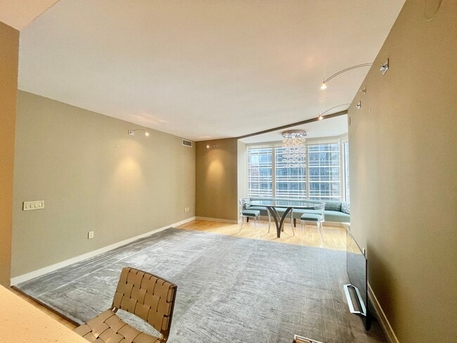 Building Photo - Millennium Stunner! 2BR/2BA 1,245sqft! Pet...