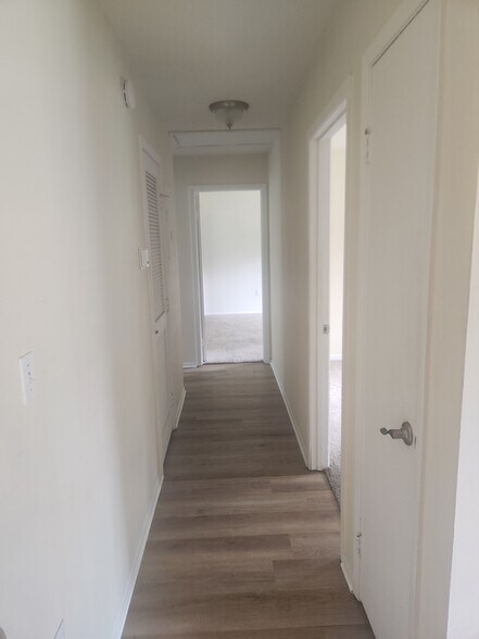 Building Photo - 2216 Flower Tree Cir