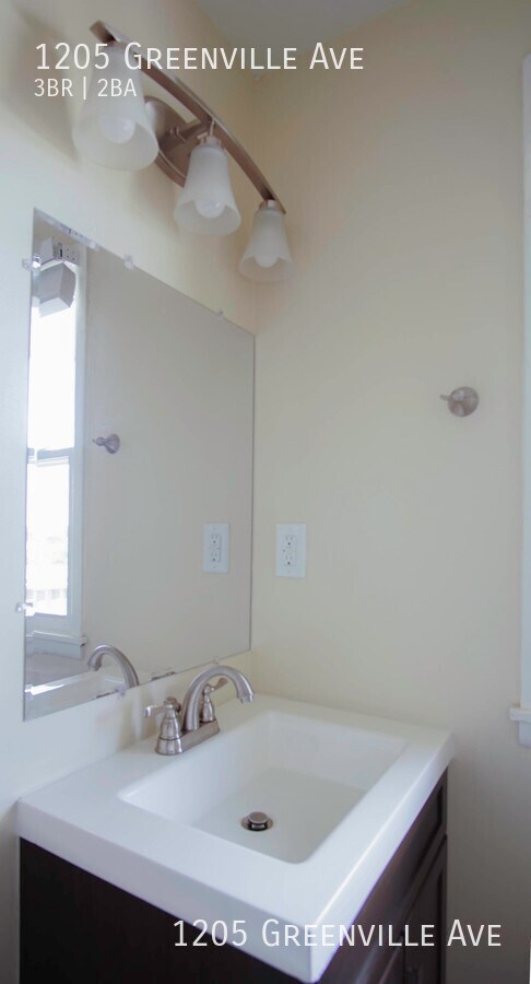 Building Photo - 1205 Greenville Ave