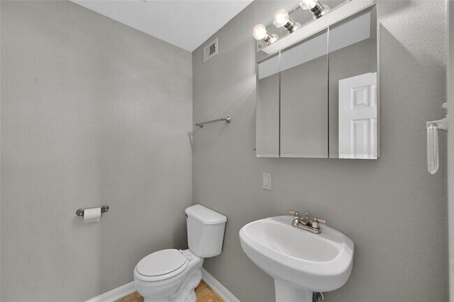 Building Photo - 187 Binnacle Ct