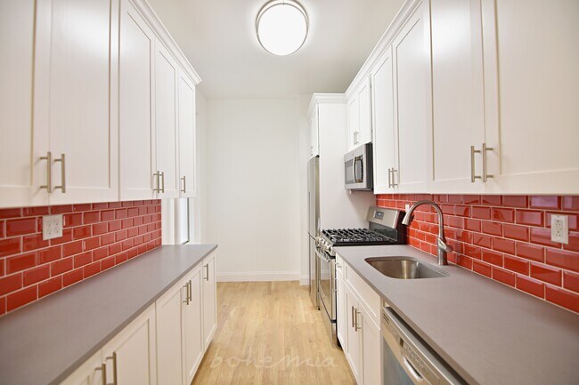 Building Photo - 730 W 183rd St