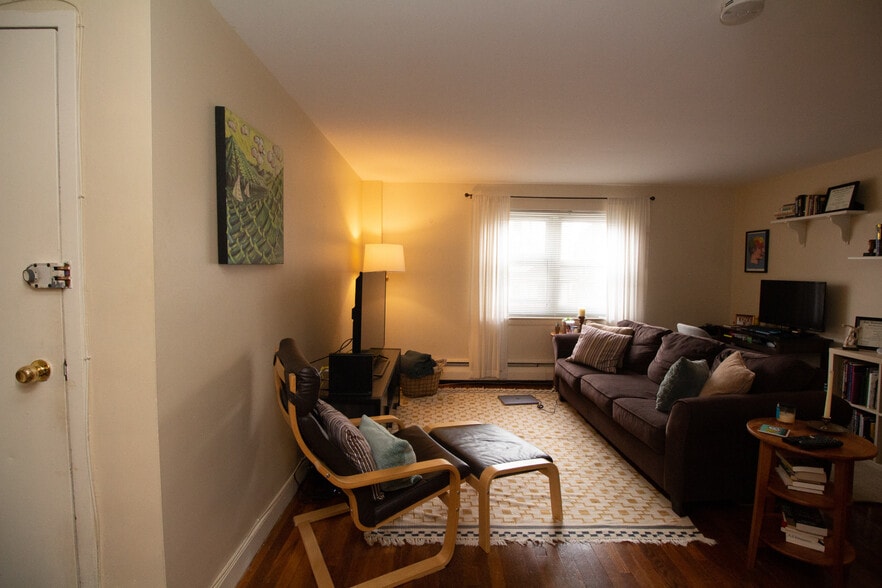 Building Photo - 79 Chestnut St