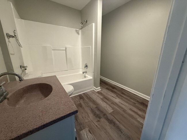 Building Photo - 95 Ellenwood Ave